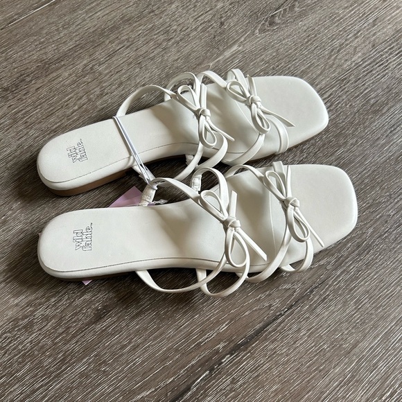 NWT Wild Fable White Memory Foam Kristen Flat Bow Sandals - Picture 9 of 9